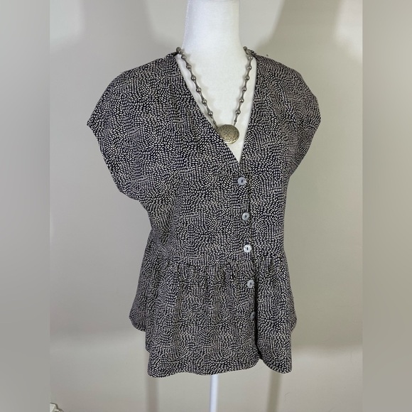 Next sz 10 top in a silky feel fabric black with white with a peplum button down - Picture 1 of 13